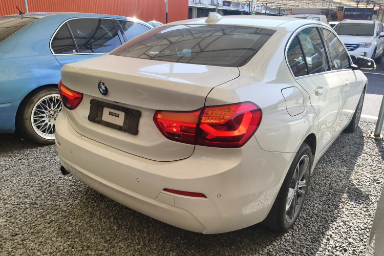 宝马1系 2019款 118i 时尚型车身外观7