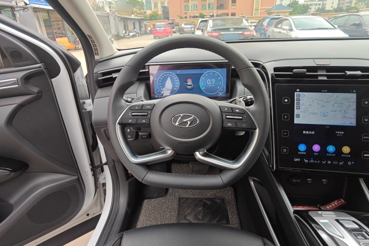 现代 2021款 途胜L 1.5T DCT LUX尊贵版局部细节13