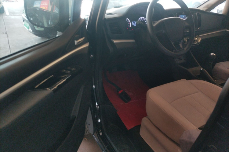 东风风行 菱智 2023款 M5L 1.6L 基本型 7座中控内饰7003