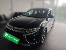 三菱 欧蓝德 2017款 2.0L 两驱荣耀版 5座