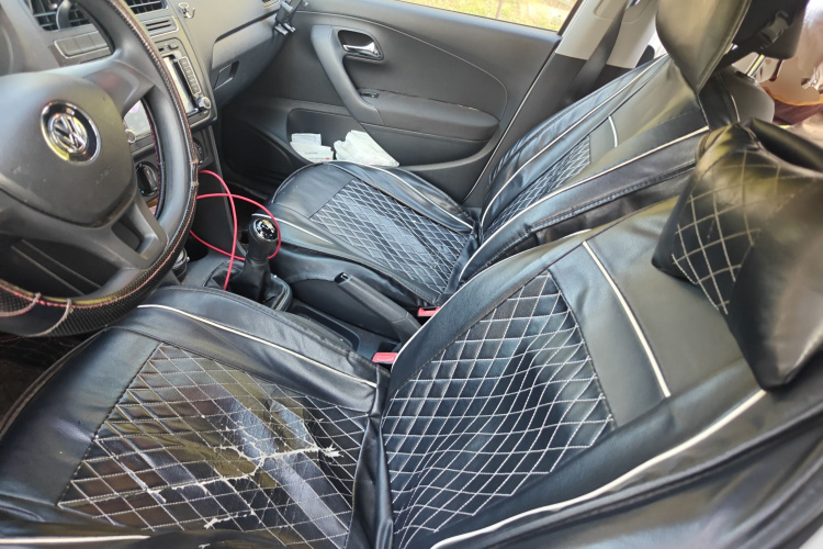 大众 Polo 2014款 1.4L 手动风尚版中控内饰19