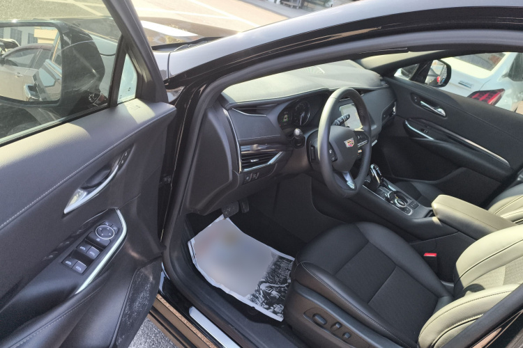 凯迪拉克XT4 2023款 28T 两驱风尚型中控内饰7003