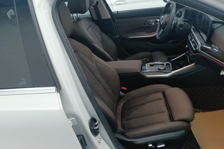 宝马3系 2023款 325Li M运动套装局部细节41