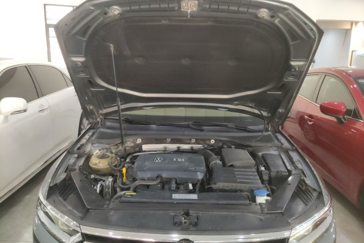 大众 迈腾 2017款 330TSI DSG 豪华型机舱底盘24