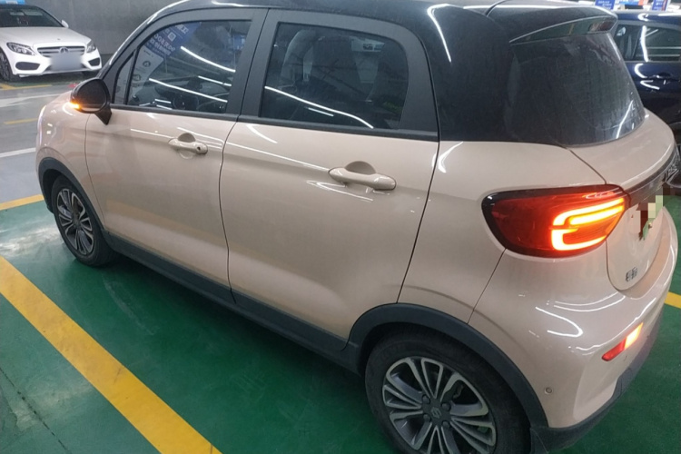 零跑汽车 零跑T03 2021款 400豪华版车身外观4