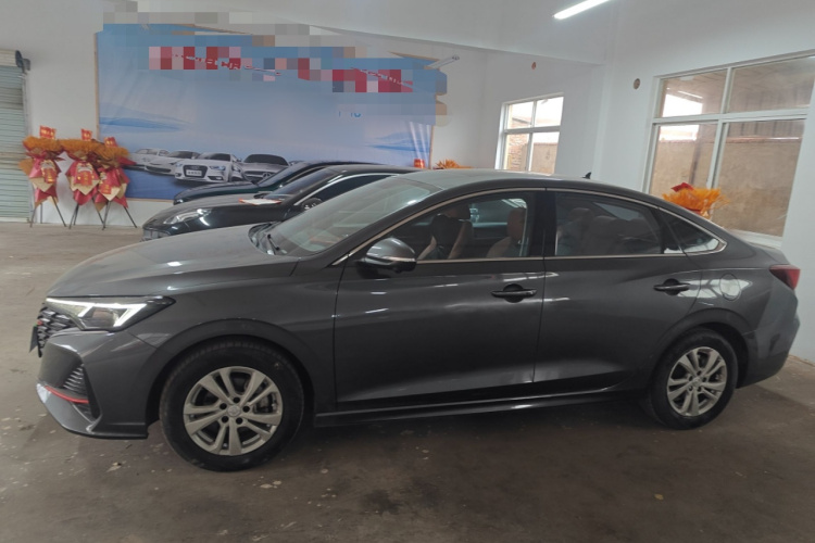 长安 逸动 2023款 畅享版 PLUS 蓝鲸NE 1.4T GDI DCT尊贵版车身外观4