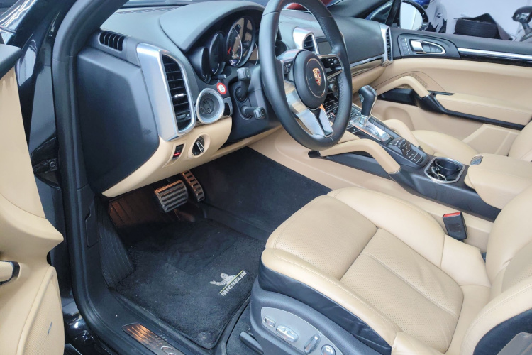 保时捷 2015款 Cayenne 3.0T中控内饰7003