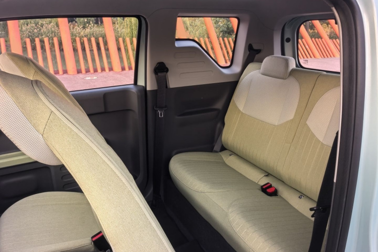 吉利银河 2024款 熊猫mini 200km 耐力熊中控内饰7003