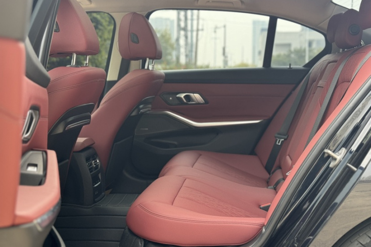 宝马3系 2022款 325Li M运动曜夜套装中控内饰7009