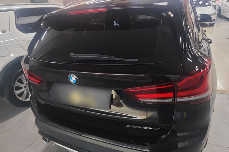 宝马X1 2021款 xDrive25Li 尊享型车身外观6