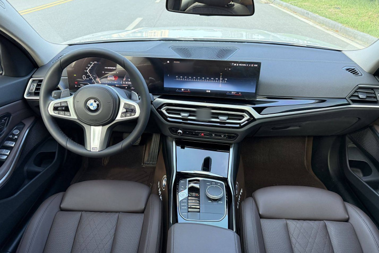 宝马3系 2023款 320Li M运动套装中控内饰7001