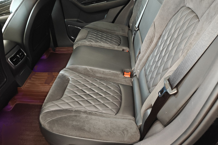 红旗HS5 2019款 2.0T 智联旗享版中控内饰21