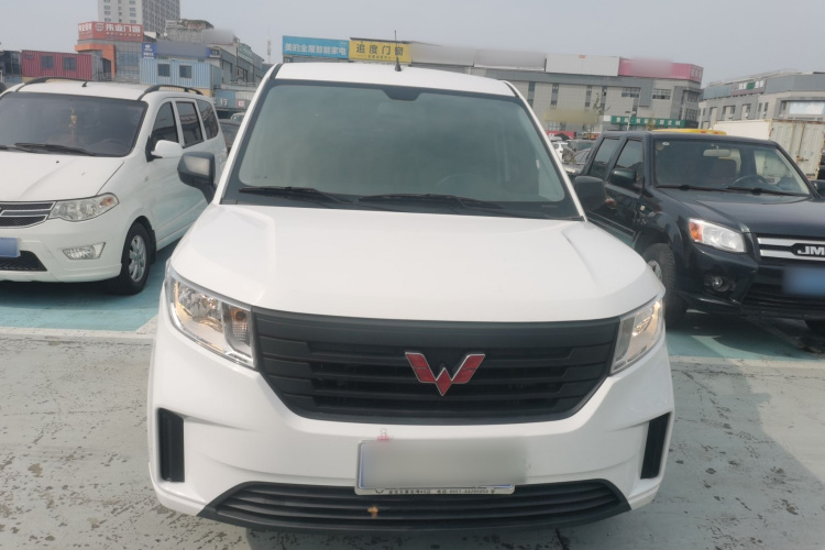 五菱汽车 五菱宏光PLUS 2020款 1.5L 手动标准型 5座车身外观6001