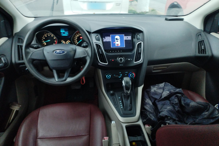 福特 福克斯 2015款 三厢 1.6L 自动舒适型中控内饰12