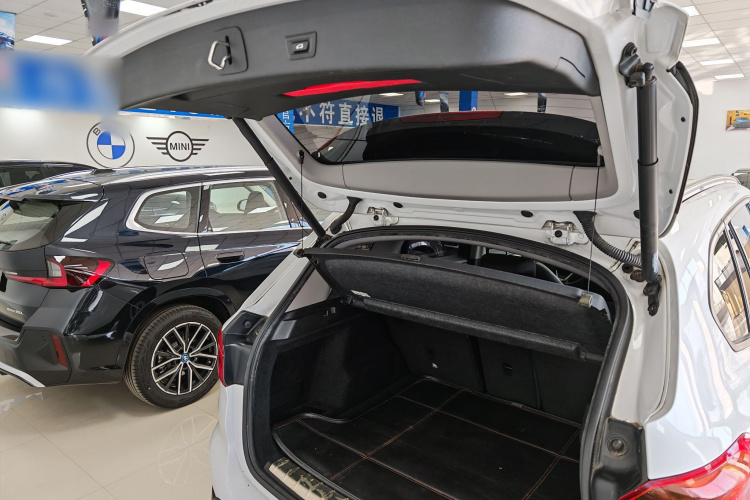 宝马X1 2016款 sDrive18Li 尊享型车身外观6012