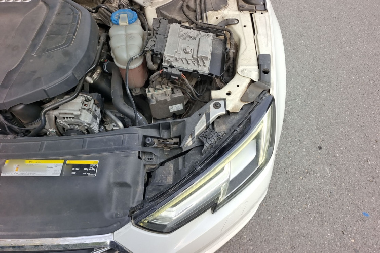 奥迪A4L 2017款 45 TFSI quattro 风尚型局部细节9007