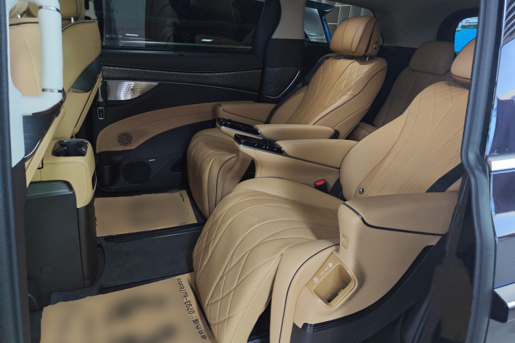 腾势D9 2024款 DM-i 1050 尊享型中控内饰21