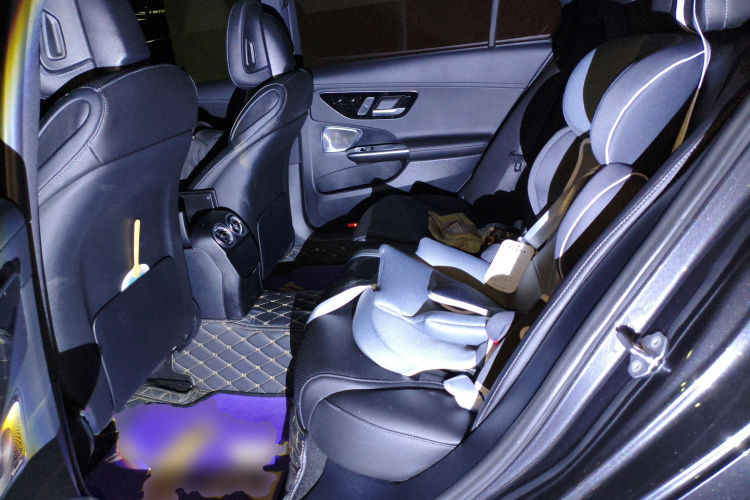 奔驰C级 2022款 改款 C 260 L 皓夜运动版中控内饰21