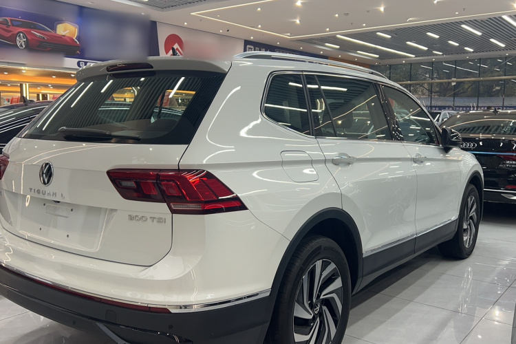 大众 途观L 2025款 出众款 300TSI 自动两驱龙腾版车身外观6003