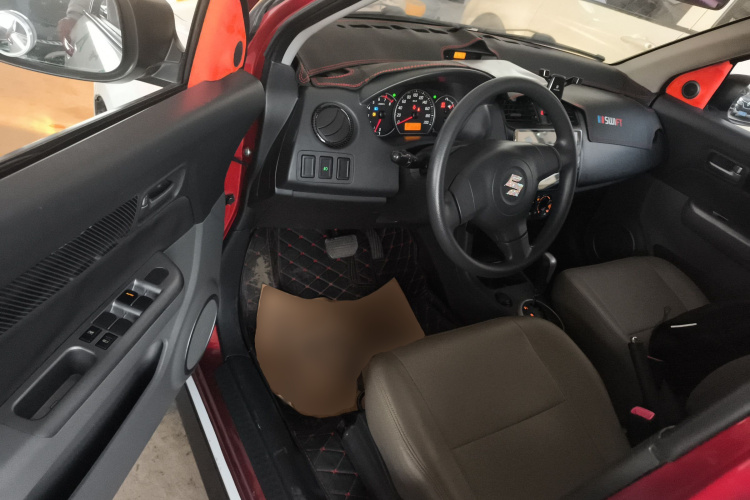 铃木 雨燕 2013款 1.5L 自动标准版中控内饰20