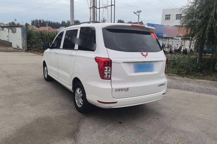 五菱汽车 五菱宏光 2021款 1.5L S标准型LAR车身外观6006