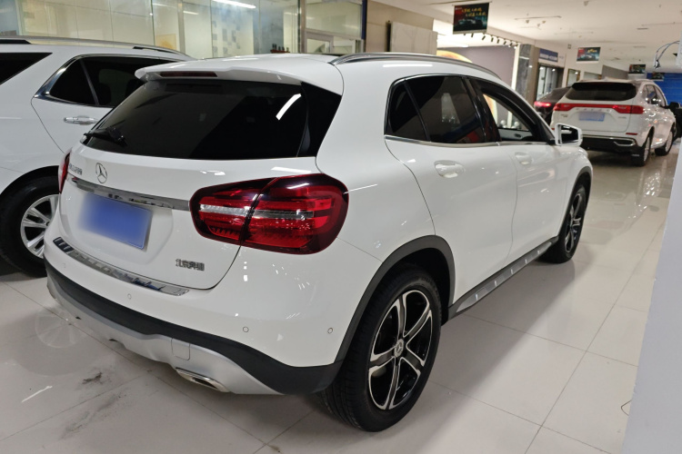 奔驰GLA 2018款 GLA 200 时尚型车身外观7