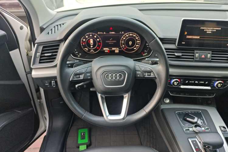 奥迪Q5L 2020款 改款 40 TFSI 荣享时尚型中控内饰13