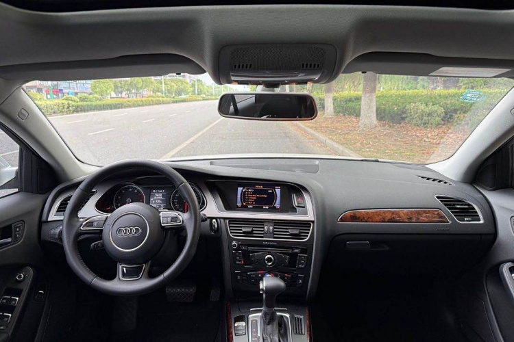 奥迪A4L 2013款 35 TFSI 自动舒适型中控内饰7001