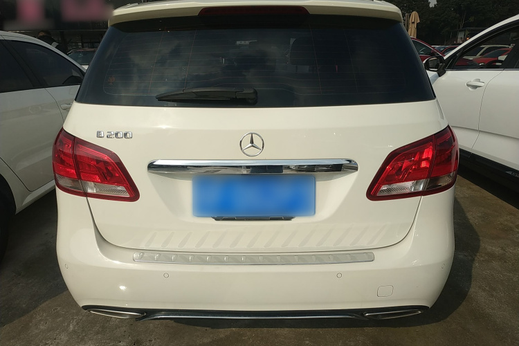 奔驰B级 2015款 B 200 动感型车身外观6