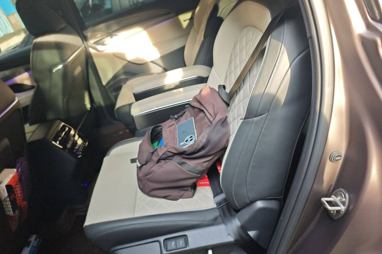 奥迪Q6 2023款 50 TFSI quattro 凌云版 edition one中控内饰21