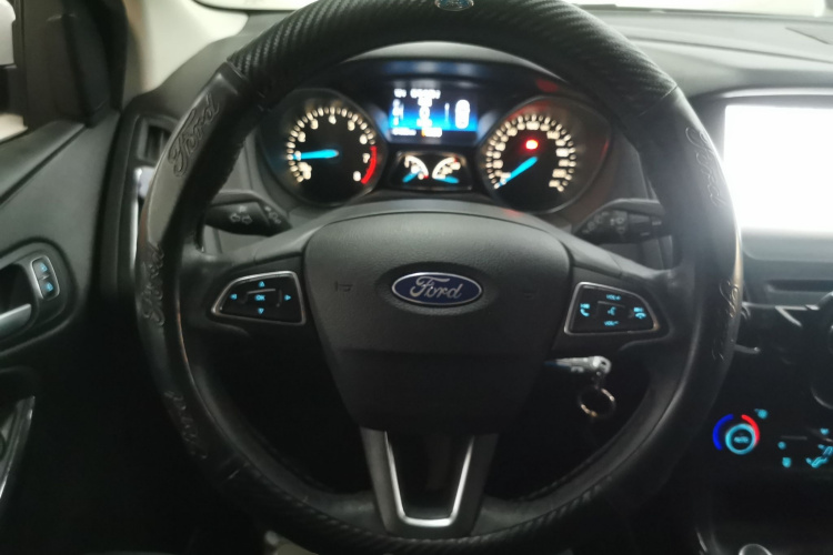 福特 福克斯 2018款 两厢经典 EcoBoost 180 自动精英型中控内饰13