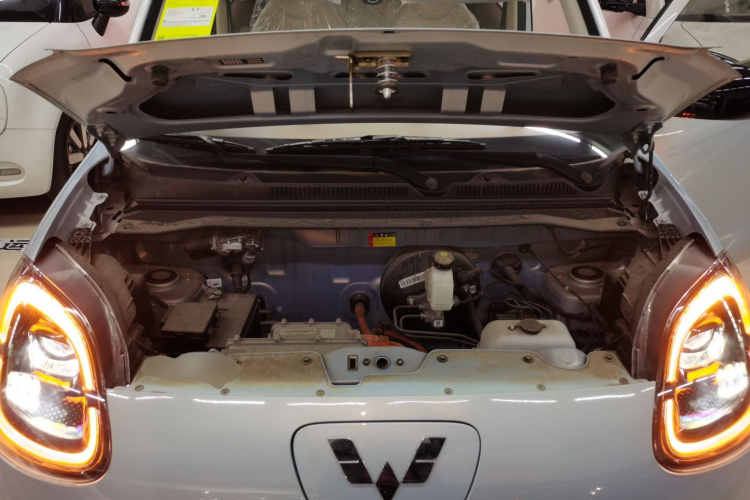 五菱汽车 宏光MINIEV 2025款 四门版 臻享+款机舱底盘24