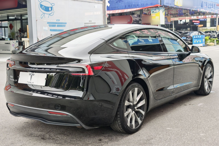 特斯拉 Model 3 2023款 长续航全轮驱动版车身外观6003