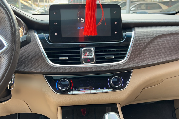 宝骏730 2017款 1.8L iAMT豪华型 7座局部细节16