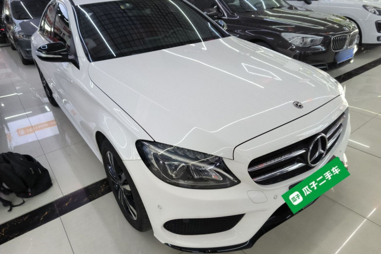 奔驰C级 2018款 C 200 运动版车身外观3