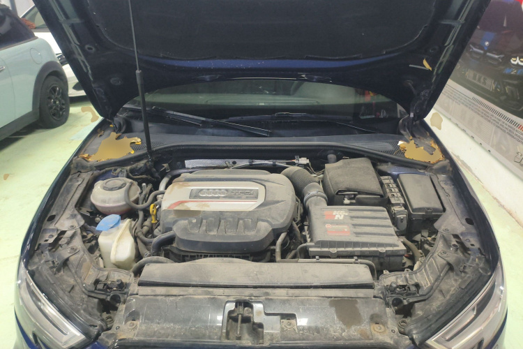 奥迪S3 2017款 改款 S3 2.0T Limousine机舱底盘24