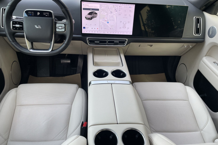 理想汽车 理想L8 2023款 Max中控内饰7007