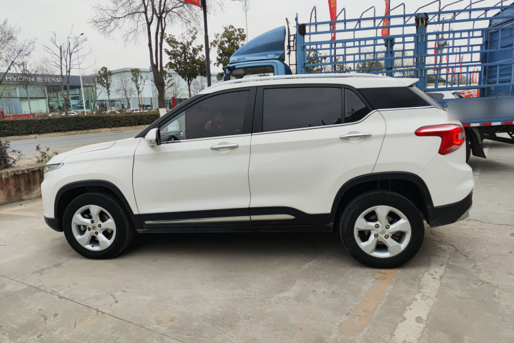 宝骏510 2017款 1.5L 自动时尚型车身外观4