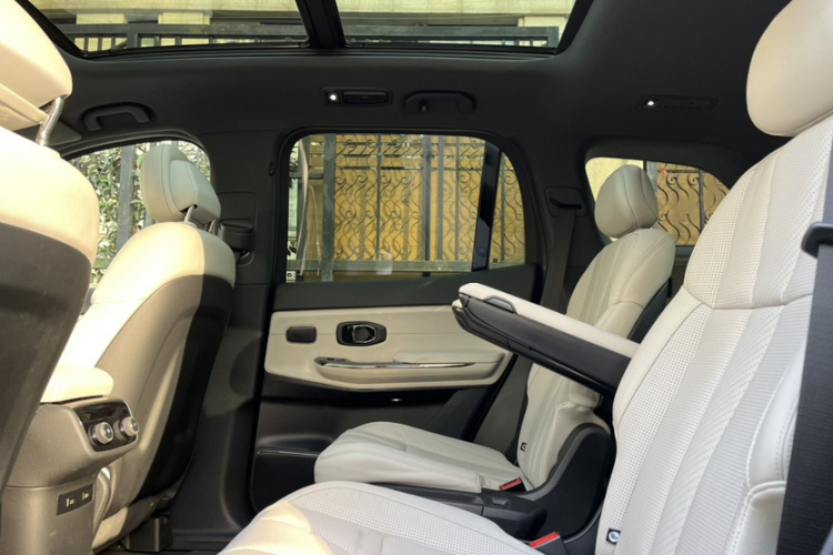 蔚来ES8 2020款 580KM 六座版中控内饰7013