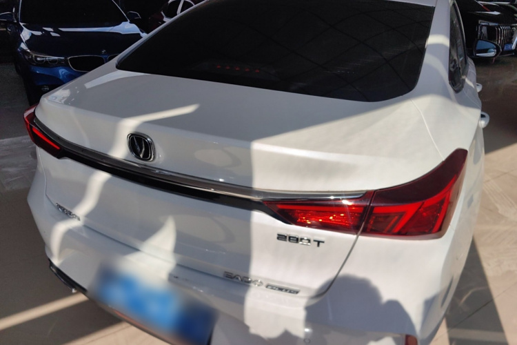 长安 逸动 2021款 PLUS 蓝鲸NE 1.4T GDI DCT旗舰型车身外观7