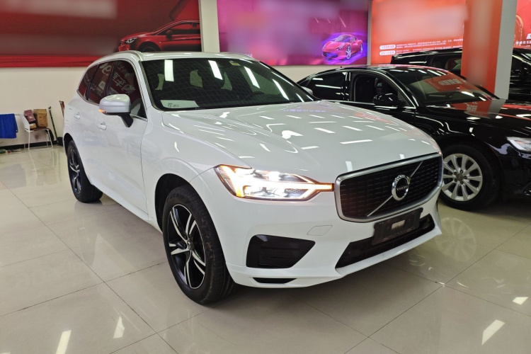 沃尔沃XC60 2018款 T5 四驱智远运动版车身外观3