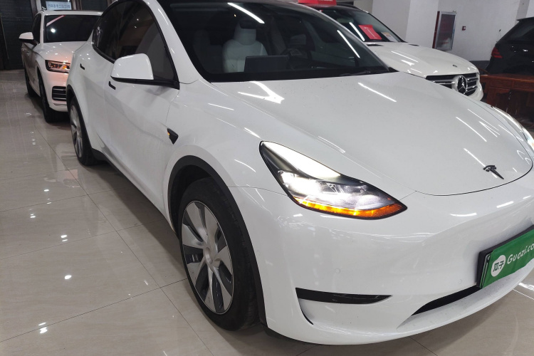 特斯拉 Model Y 2022款 改款 后轮驱动版车身外观3