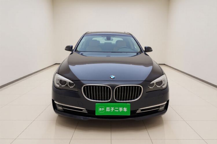 宝马7系 2013款 730Li 领先型车身外观2