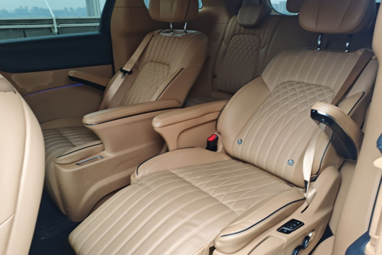 岚图汽车 岚图梦想家 2022款 低碳版 梦+智享包中控内饰7004