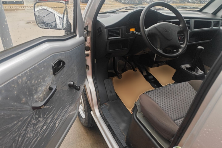 五菱汽车 五菱之光 2023款 1.5L 实用型 5/7座中控内饰20