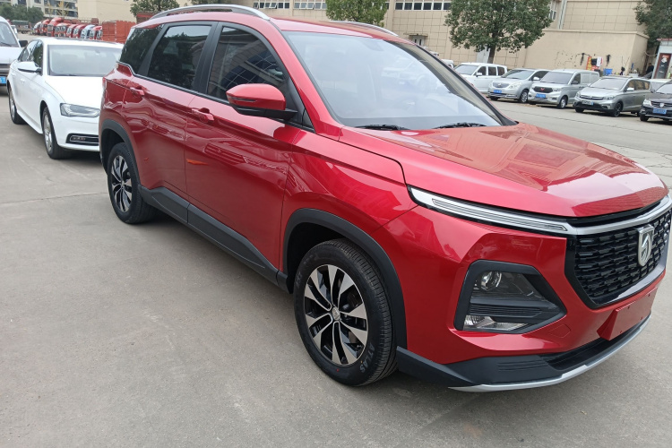 宝骏530 2021款 全球车周年纪念版 1.5T 手动豪华型 7座车身外观3