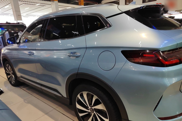 比亚迪 宋PLUS新能源 2023款 冠军版 DM-i 110KM 旗舰PLUS车身外观4