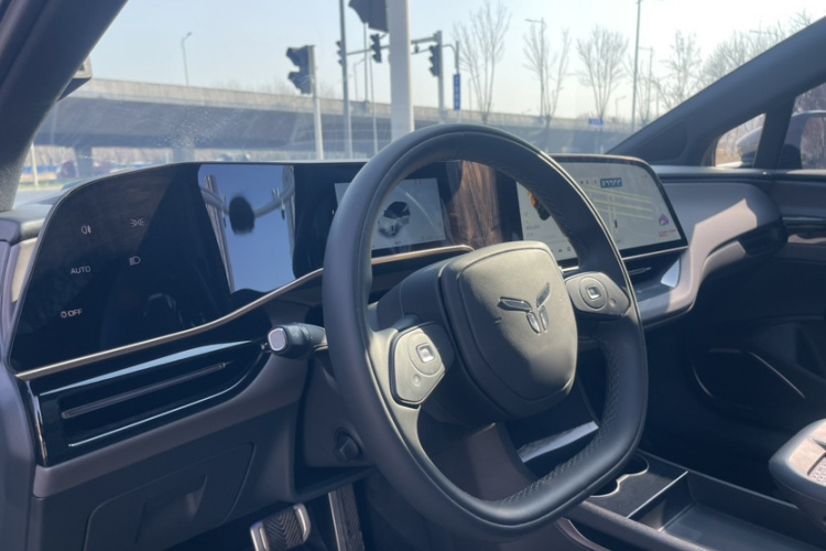 红旗EH7 2025款 640 四驱 智选版局部细节9004