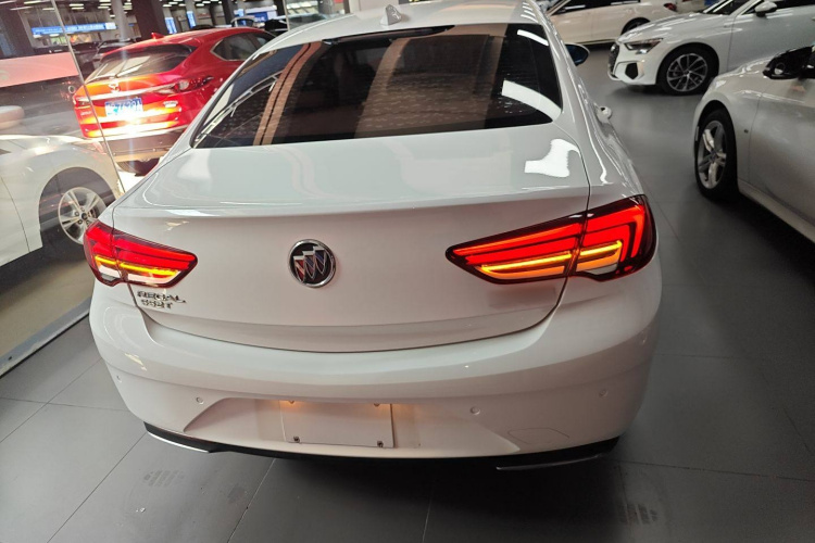 别克 君威 2020款 552T 精英型车身外观6004