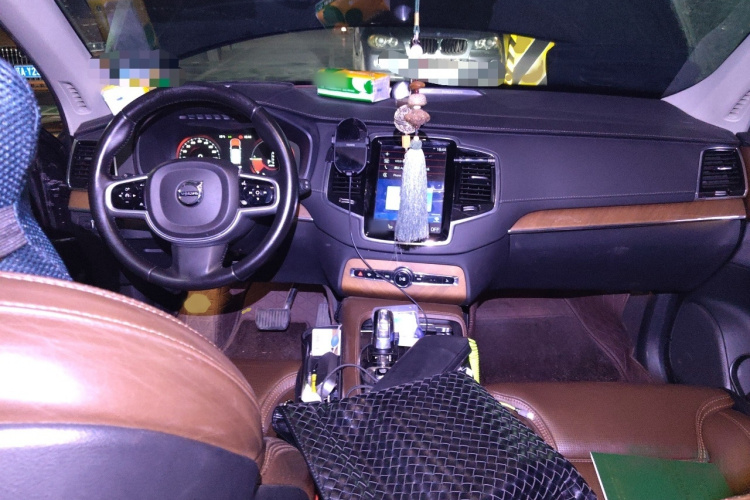 沃尔沃XC90新能源 2018款 E驱混动 T8 智尊版 7座中控内饰7002